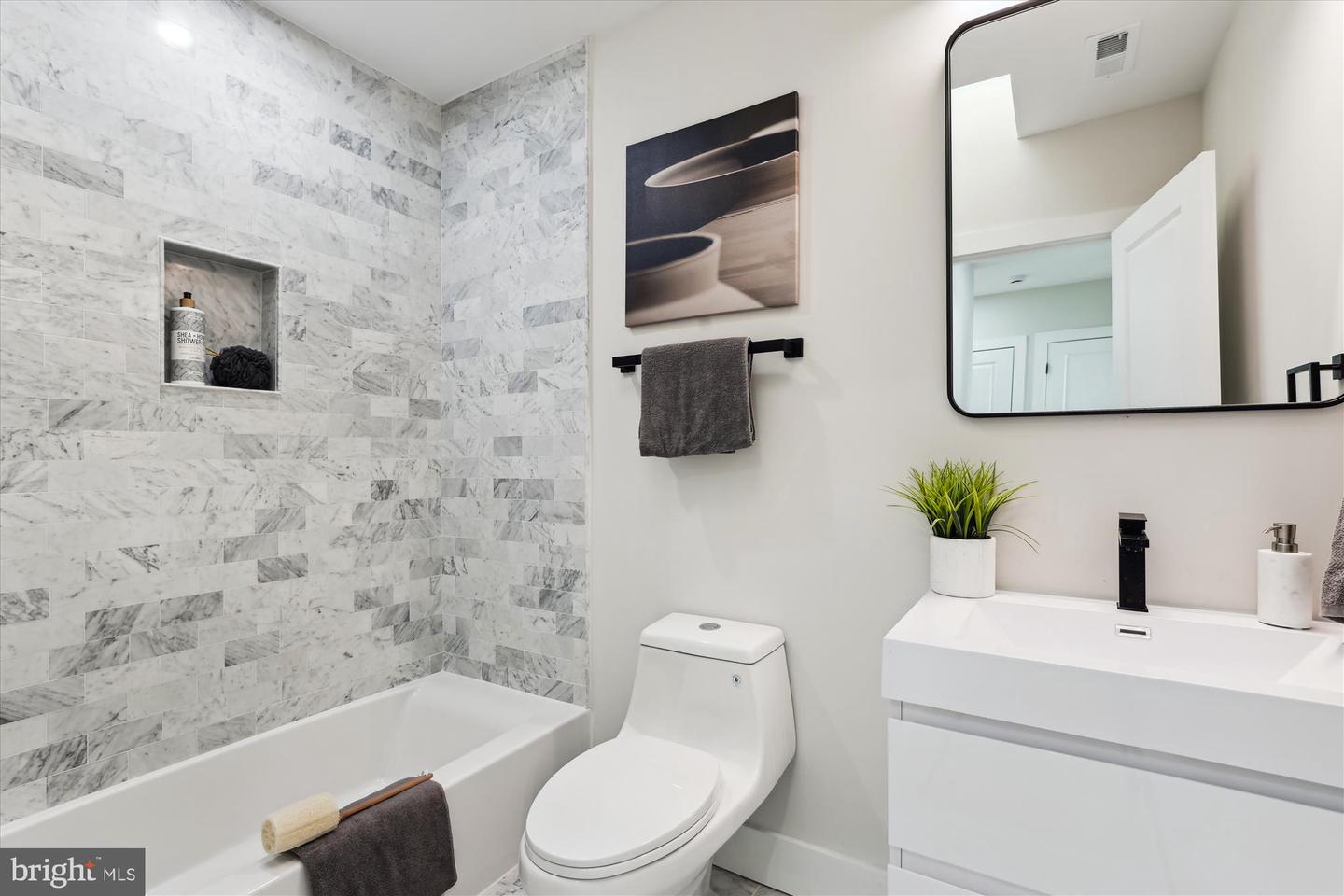 411 DECATUR ST NW, WASHINGTON, District Of Columbia 20011, 4 Bedrooms Bedrooms, ,3 BathroomsBathrooms,Residential,For sale,411 DECATUR ST NW,DCDC2203466 MLS # DCDC2203466