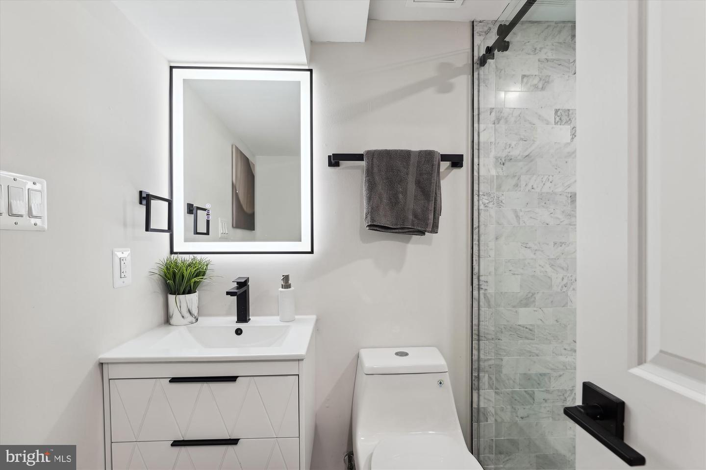 411 DECATUR ST NW, WASHINGTON, District Of Columbia 20011, 4 Bedrooms Bedrooms, ,3 BathroomsBathrooms,Residential,For sale,411 DECATUR ST NW,DCDC2203466 MLS # DCDC2203466