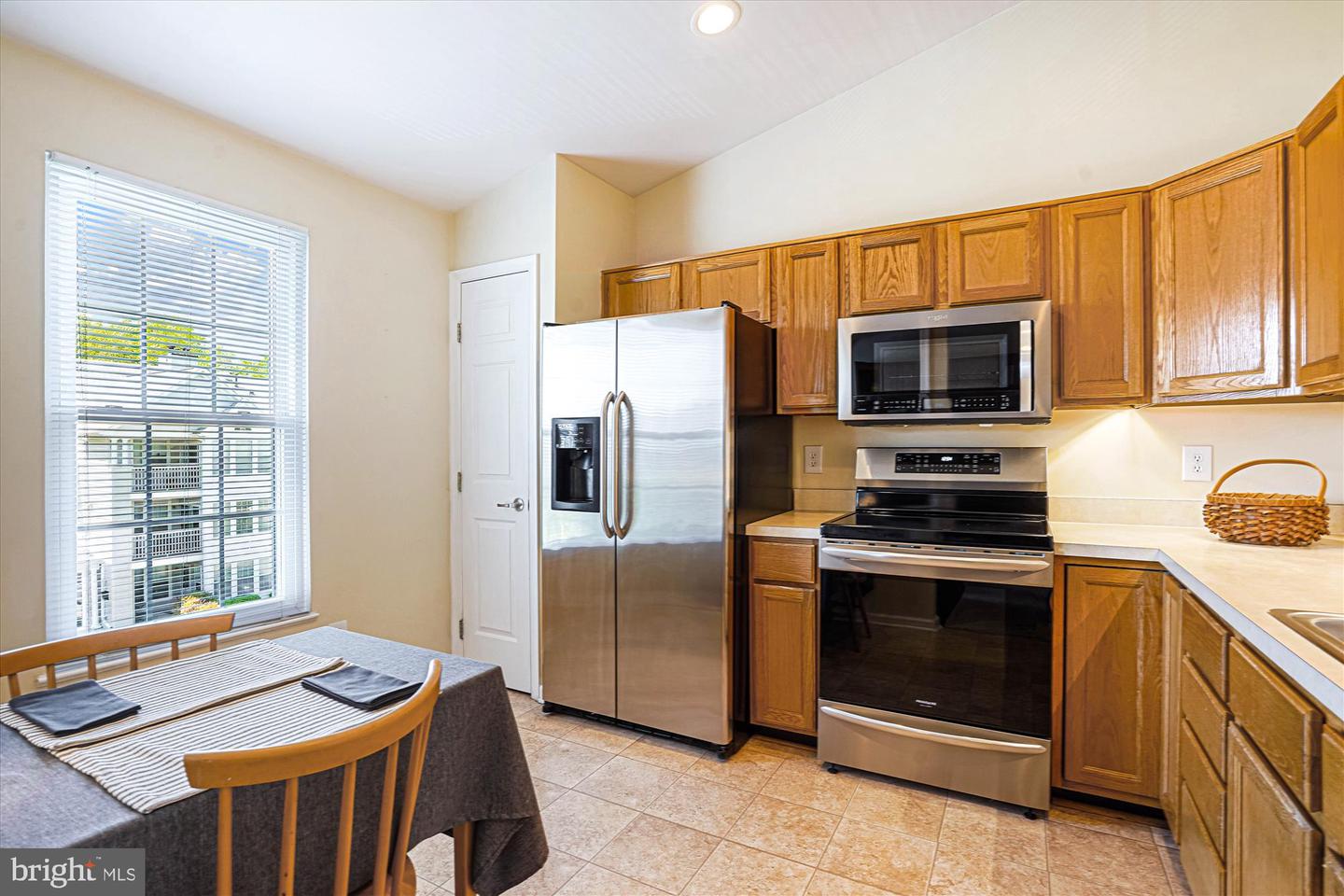 7524 SNOWPEA CT #J, ALEXANDRIA, Virginia 22306, 2 Bedrooms Bedrooms, ,2 BathroomsBathrooms,Residential,For sale,7524 SNOWPEA CT #J,VAFX2237864 MLS # VAFX2237864