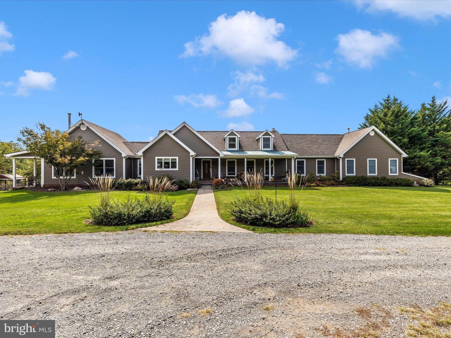 40625 TANKERVILLE RD, LOVETTSVILLE, Virginia 20180, 5 Bedrooms Bedrooms, ,3 BathroomsBathrooms,Residential,For sale,40625 TANKERVILLE RD,VALO2096120 MLS # VALO2096120