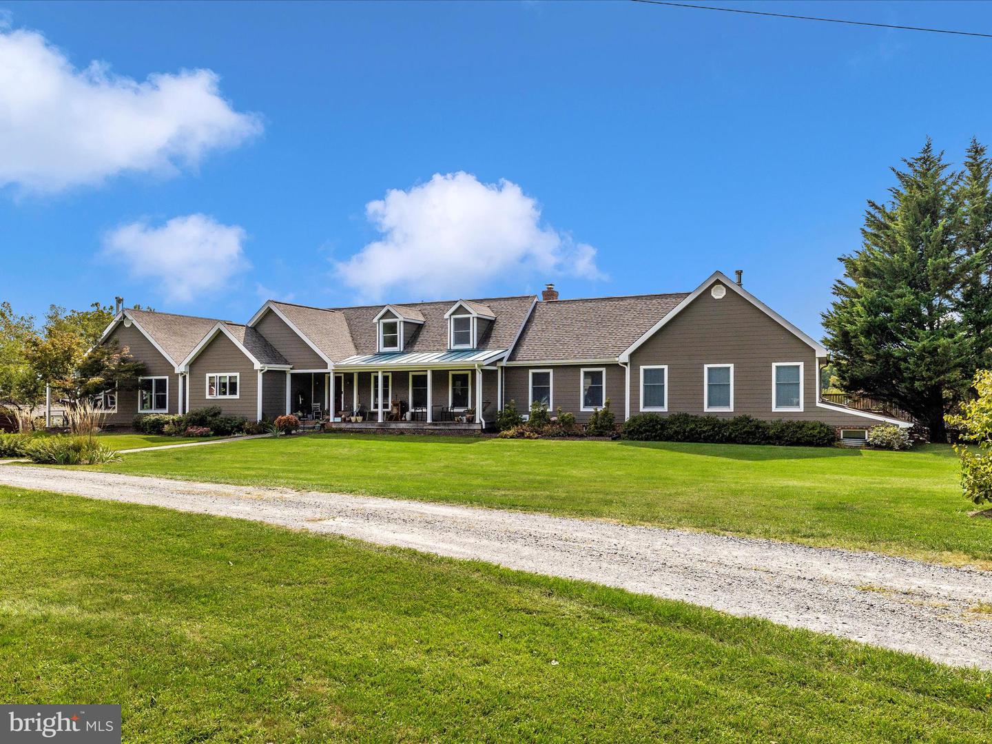 40625 TANKERVILLE RD, LOVETTSVILLE, Virginia 20180, 5 Bedrooms Bedrooms, ,3 BathroomsBathrooms,Residential,For sale,40625 TANKERVILLE RD,VALO2096120 MLS # VALO2096120