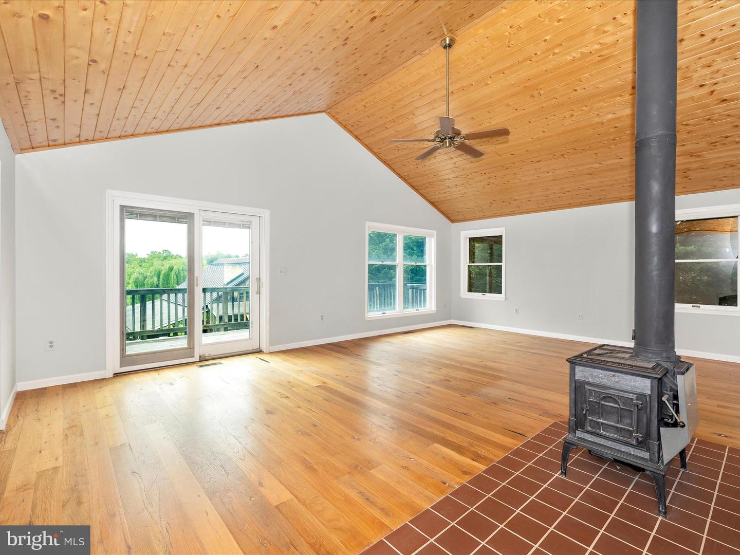 40625 TANKERVILLE RD, LOVETTSVILLE, Virginia 20180, 5 Bedrooms Bedrooms, ,3 BathroomsBathrooms,Residential,For sale,40625 TANKERVILLE RD,VALO2096120 MLS # VALO2096120