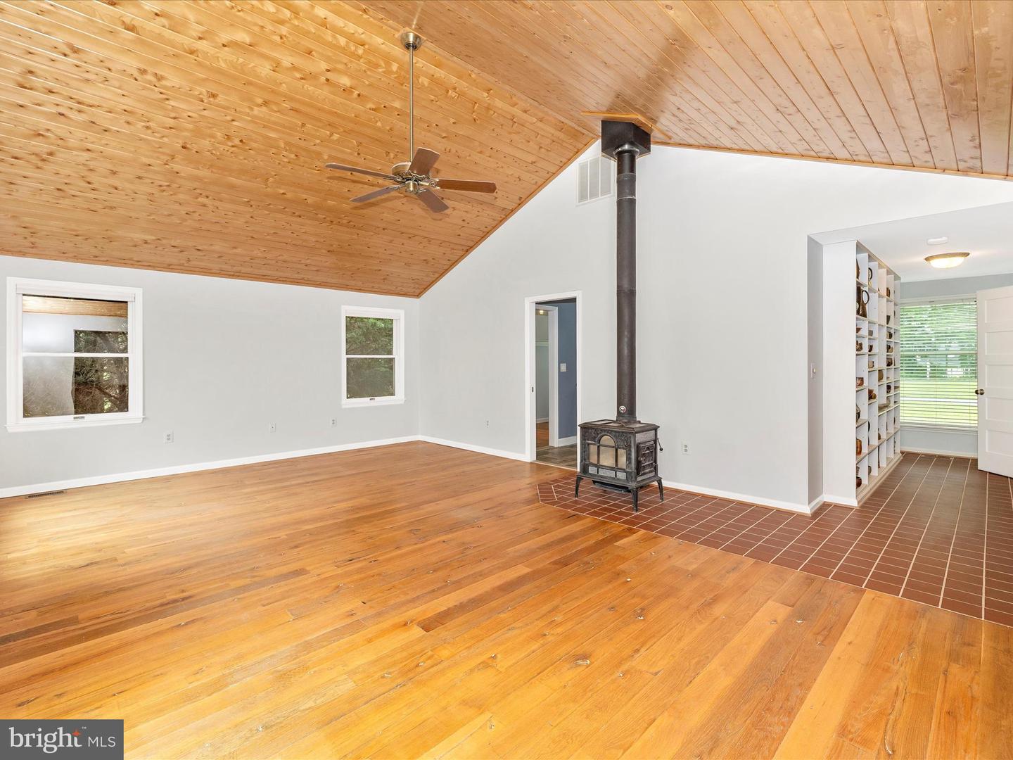 40625 TANKERVILLE RD, LOVETTSVILLE, Virginia 20180, 5 Bedrooms Bedrooms, ,3 BathroomsBathrooms,Residential,For sale,40625 TANKERVILLE RD,VALO2096120 MLS # VALO2096120