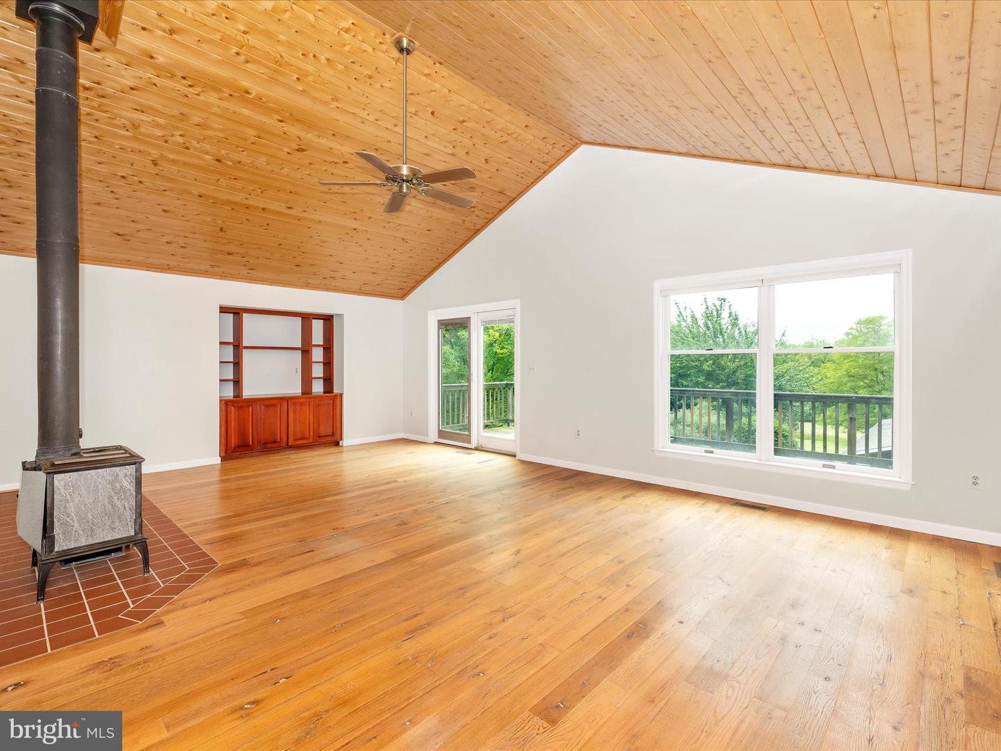 40625 TANKERVILLE RD, LOVETTSVILLE, Virginia 20180, 5 Bedrooms Bedrooms, ,3 BathroomsBathrooms,Residential,For sale,40625 TANKERVILLE RD,VALO2096120 MLS # VALO2096120
