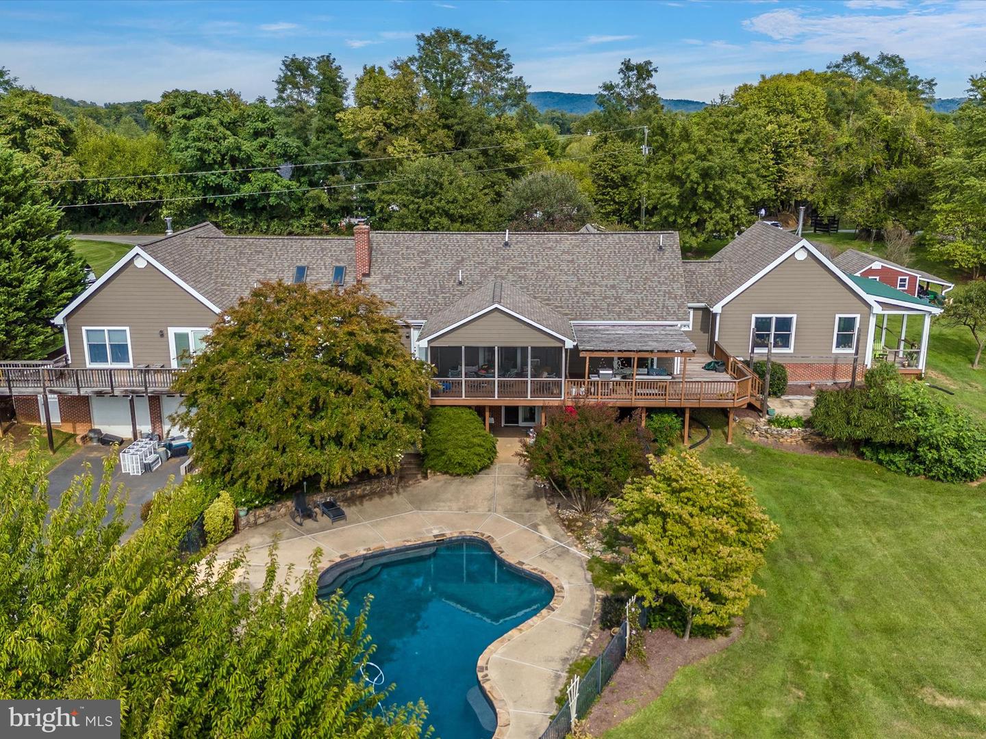 40625 TANKERVILLE RD, LOVETTSVILLE, Virginia 20180, 5 Bedrooms Bedrooms, ,3 BathroomsBathrooms,Residential,For sale,40625 TANKERVILLE RD,VALO2096120 MLS # VALO2096120