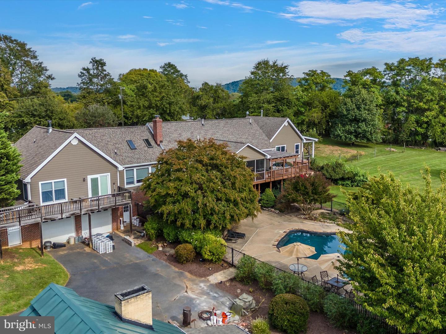 40625 TANKERVILLE RD, LOVETTSVILLE, Virginia 20180, 5 Bedrooms Bedrooms, ,3 BathroomsBathrooms,Residential,For sale,40625 TANKERVILLE RD,VALO2096120 MLS # VALO2096120
