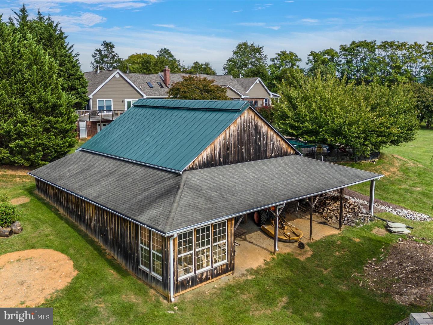 40625 TANKERVILLE RD, LOVETTSVILLE, Virginia 20180, 5 Bedrooms Bedrooms, ,3 BathroomsBathrooms,Residential,For sale,40625 TANKERVILLE RD,VALO2096120 MLS # VALO2096120