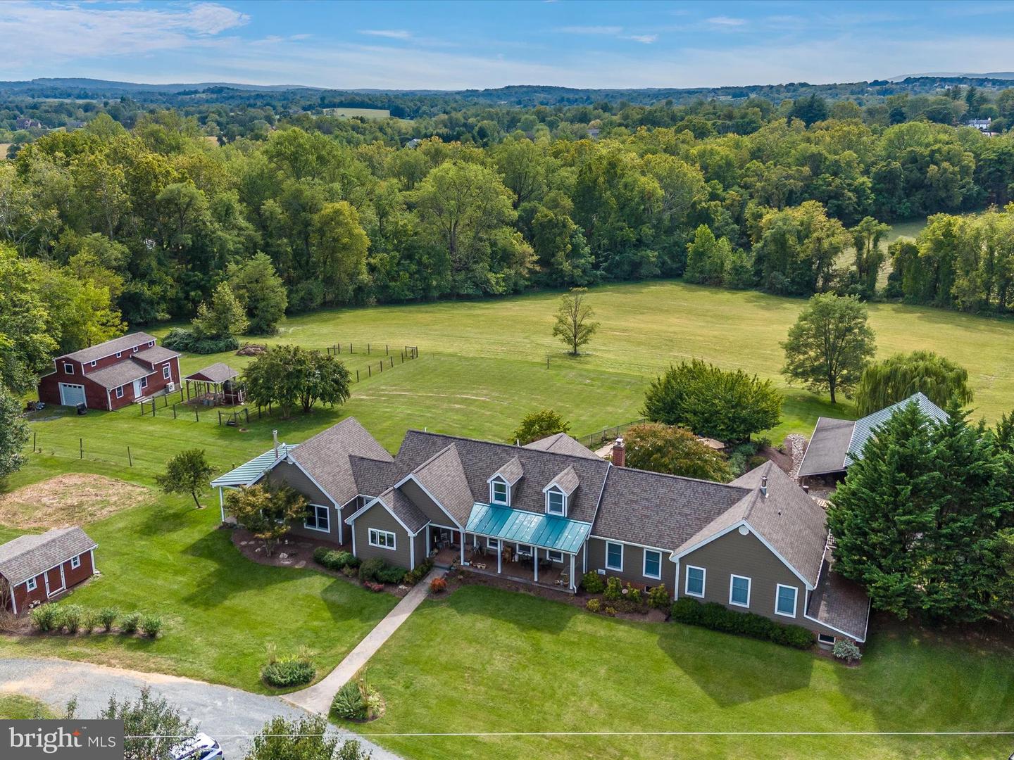 40625 TANKERVILLE RD, LOVETTSVILLE, Virginia 20180, 5 Bedrooms Bedrooms, ,3 BathroomsBathrooms,Residential,For sale,40625 TANKERVILLE RD,VALO2096120 MLS # VALO2096120
