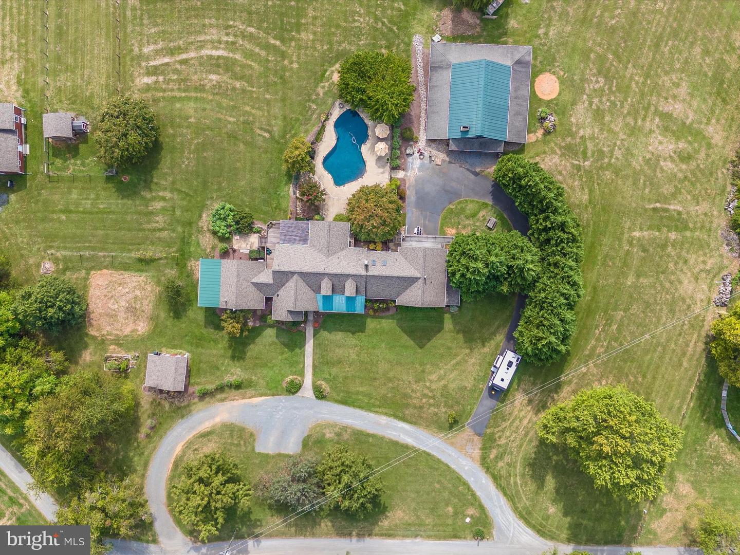 40625 TANKERVILLE RD, LOVETTSVILLE, Virginia 20180, 5 Bedrooms Bedrooms, ,3 BathroomsBathrooms,Residential,For sale,40625 TANKERVILLE RD,VALO2096120 MLS # VALO2096120