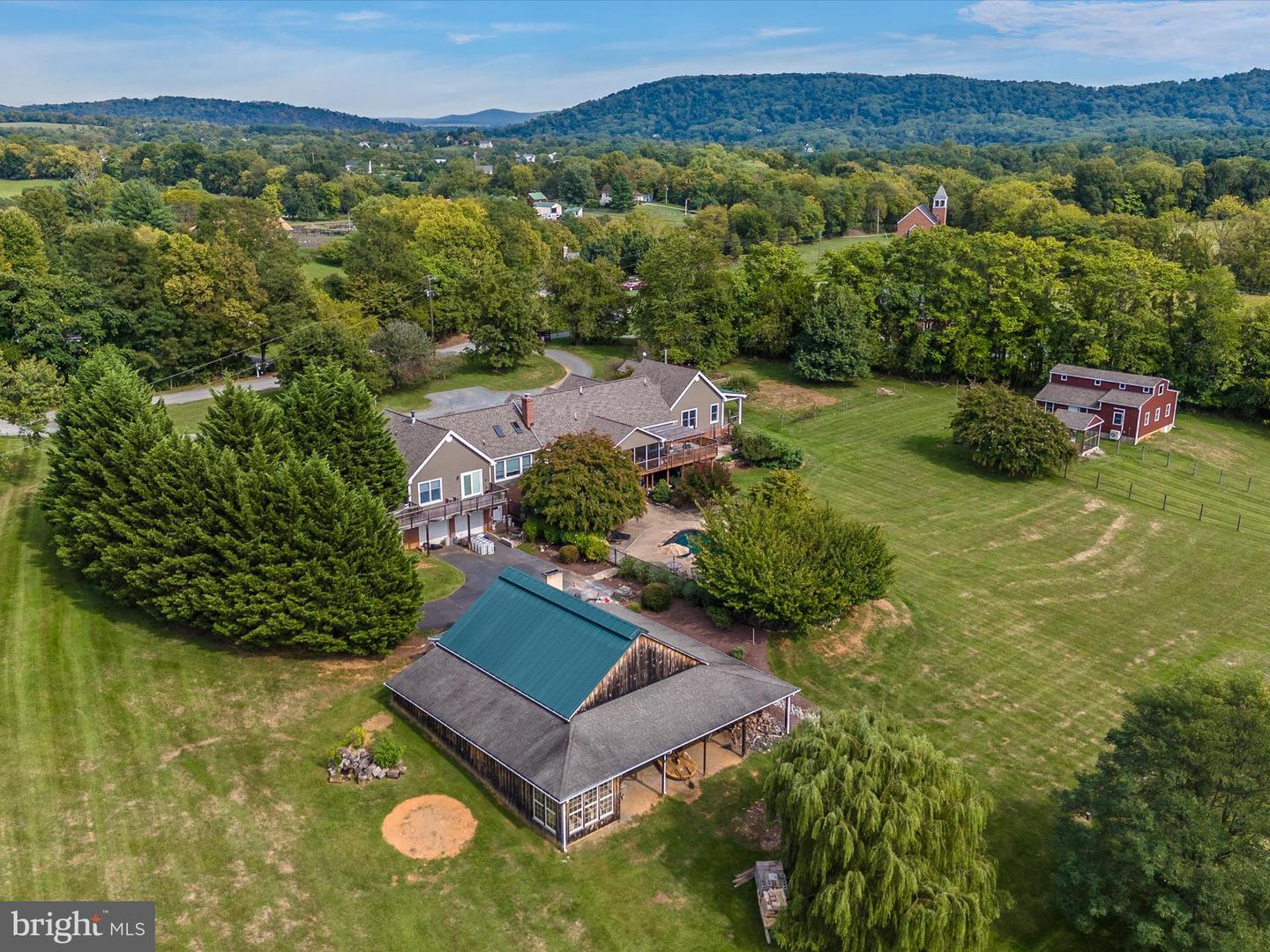 40625 TANKERVILLE RD, LOVETTSVILLE, Virginia 20180, 5 Bedrooms Bedrooms, ,3 BathroomsBathrooms,Residential,For sale,40625 TANKERVILLE RD,VALO2096120 MLS # VALO2096120