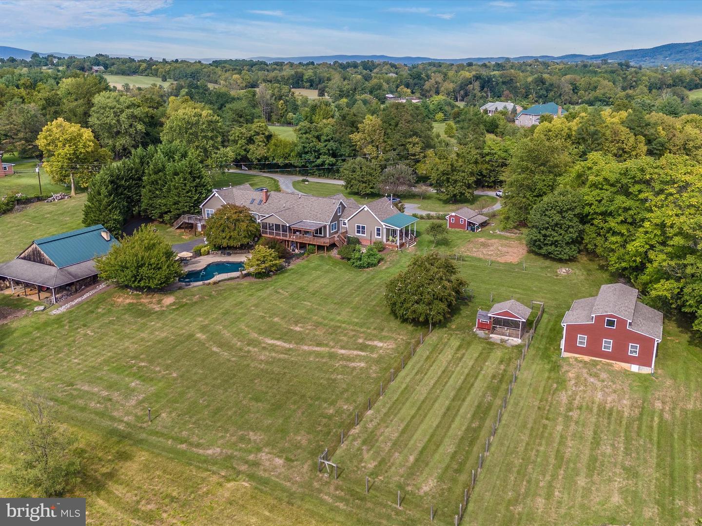 40625 TANKERVILLE RD, LOVETTSVILLE, Virginia 20180, 5 Bedrooms Bedrooms, ,3 BathroomsBathrooms,Residential,For sale,40625 TANKERVILLE RD,VALO2096120 MLS # VALO2096120