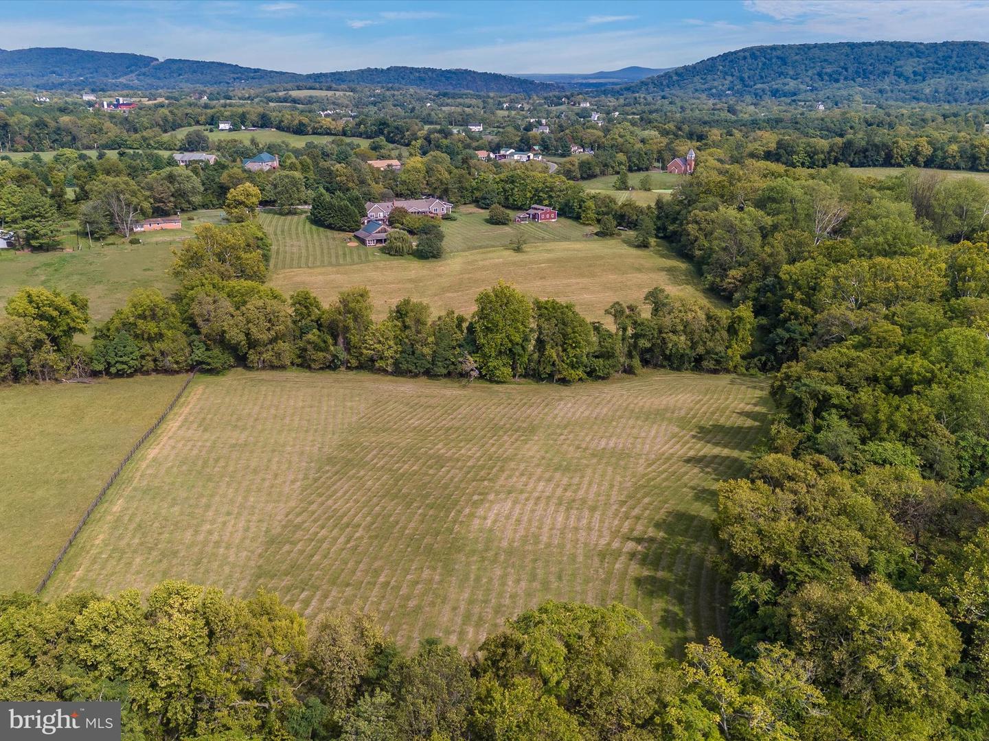 40625 TANKERVILLE RD, LOVETTSVILLE, Virginia 20180, 5 Bedrooms Bedrooms, ,3 BathroomsBathrooms,Residential,For sale,40625 TANKERVILLE RD,VALO2096120 MLS # VALO2096120