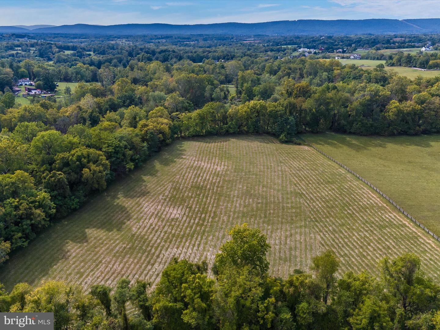 40625 TANKERVILLE RD, LOVETTSVILLE, Virginia 20180, 5 Bedrooms Bedrooms, ,3 BathroomsBathrooms,Residential,For sale,40625 TANKERVILLE RD,VALO2096120 MLS # VALO2096120