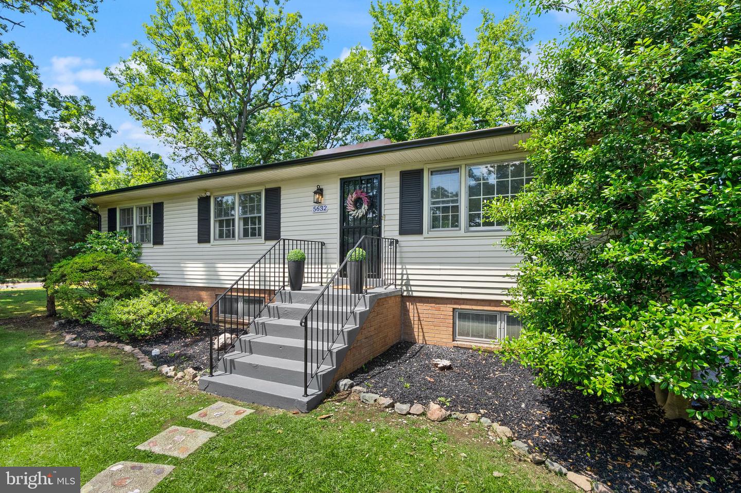 5632 MAXINE CT, ALEXANDRIA, Virginia 22310, 3 Bedrooms Bedrooms, ,2 BathroomsBathrooms,Residential,For sale,5632 MAXINE CT,VAFX2240402 MLS # VAFX2240402