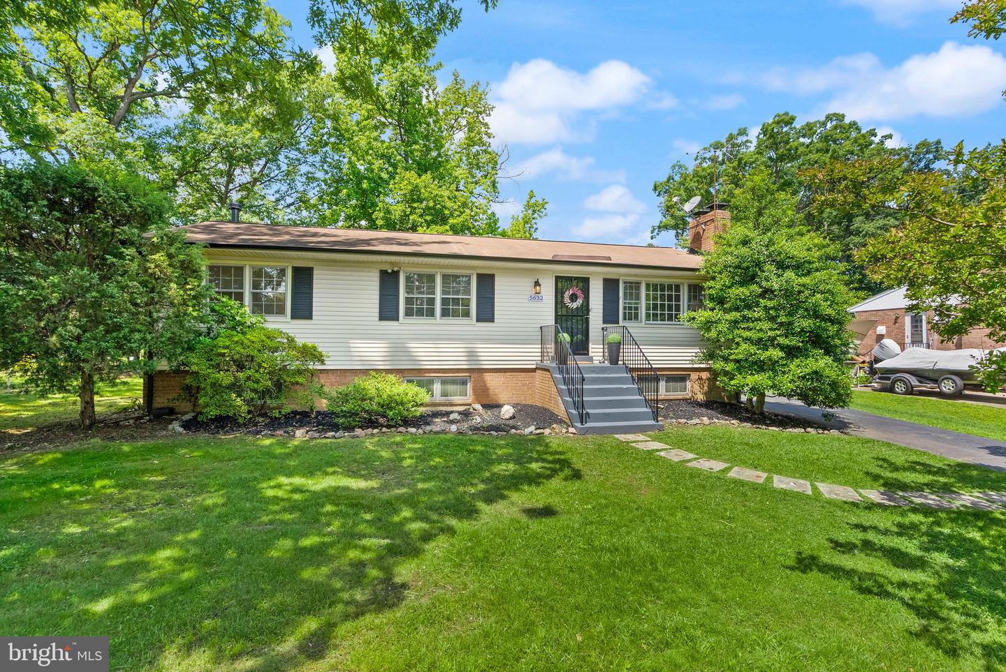 5632 MAXINE CT, ALEXANDRIA, Virginia 22310, 3 Bedrooms Bedrooms, ,2 BathroomsBathrooms,Residential,For sale,5632 MAXINE CT,VAFX2240402 MLS # VAFX2240402