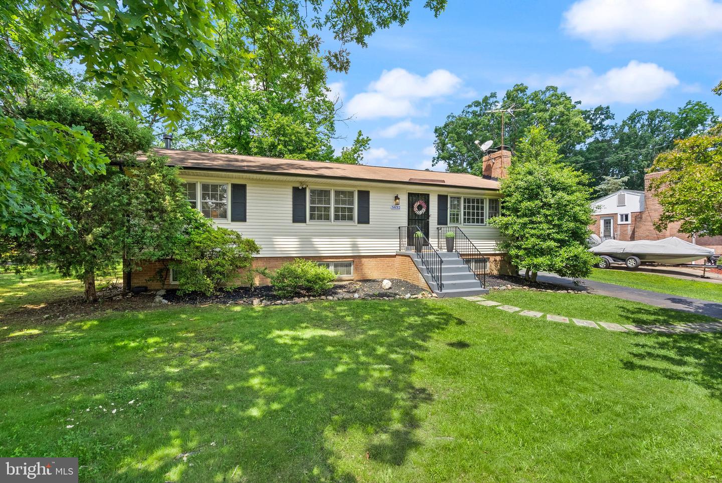 5632 MAXINE CT, ALEXANDRIA, Virginia 22310, 3 Bedrooms Bedrooms, ,2 BathroomsBathrooms,Residential,For sale,5632 MAXINE CT,VAFX2240402 MLS # VAFX2240402