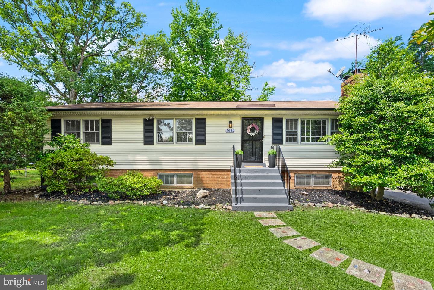 5632 MAXINE CT, ALEXANDRIA, Virginia 22310, 3 Bedrooms Bedrooms, ,2 BathroomsBathrooms,Residential,For sale,5632 MAXINE CT,VAFX2240402 MLS # VAFX2240402