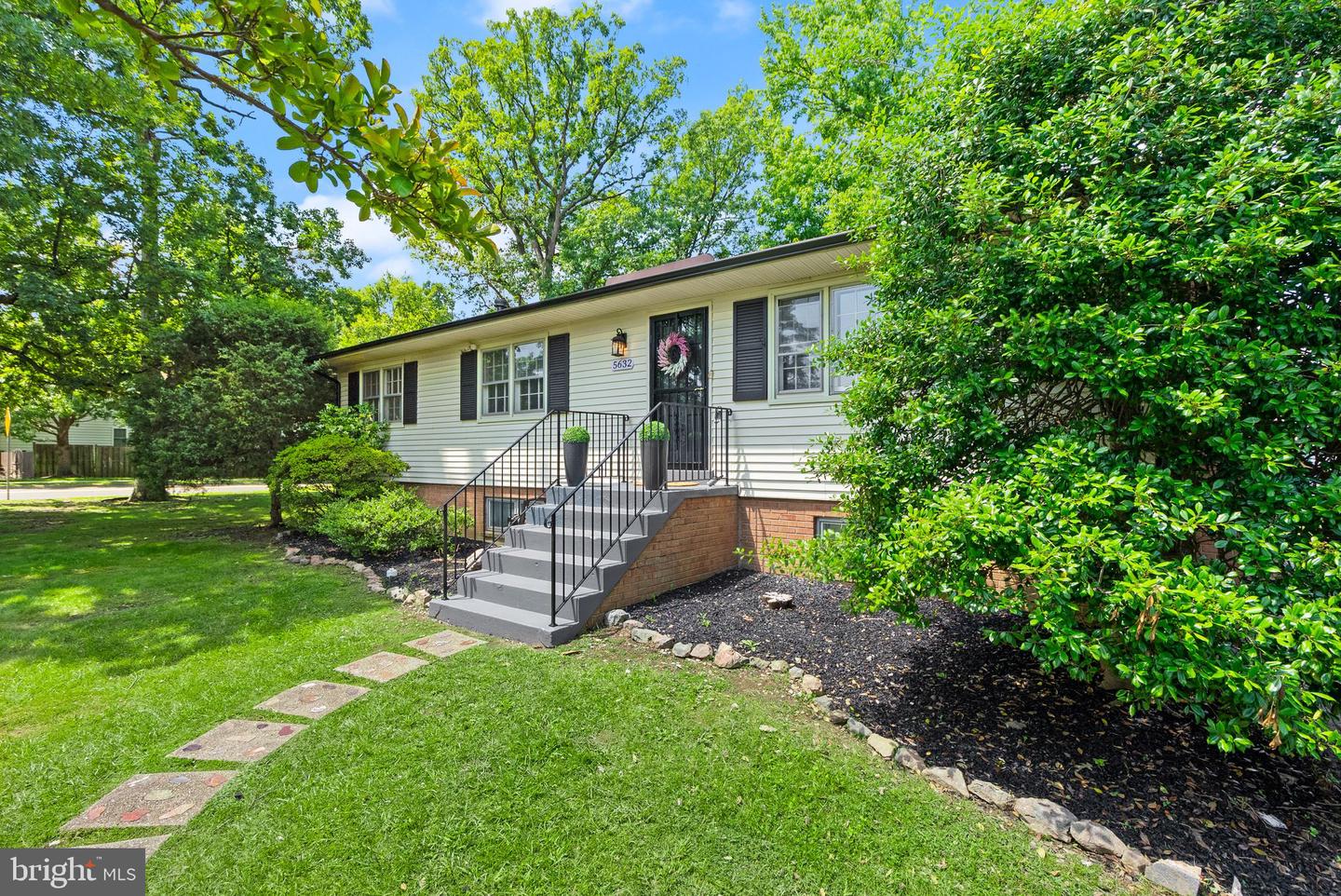 5632 MAXINE CT, ALEXANDRIA, Virginia 22310, 3 Bedrooms Bedrooms, ,2 BathroomsBathrooms,Residential,For sale,5632 MAXINE CT,VAFX2240402 MLS # VAFX2240402