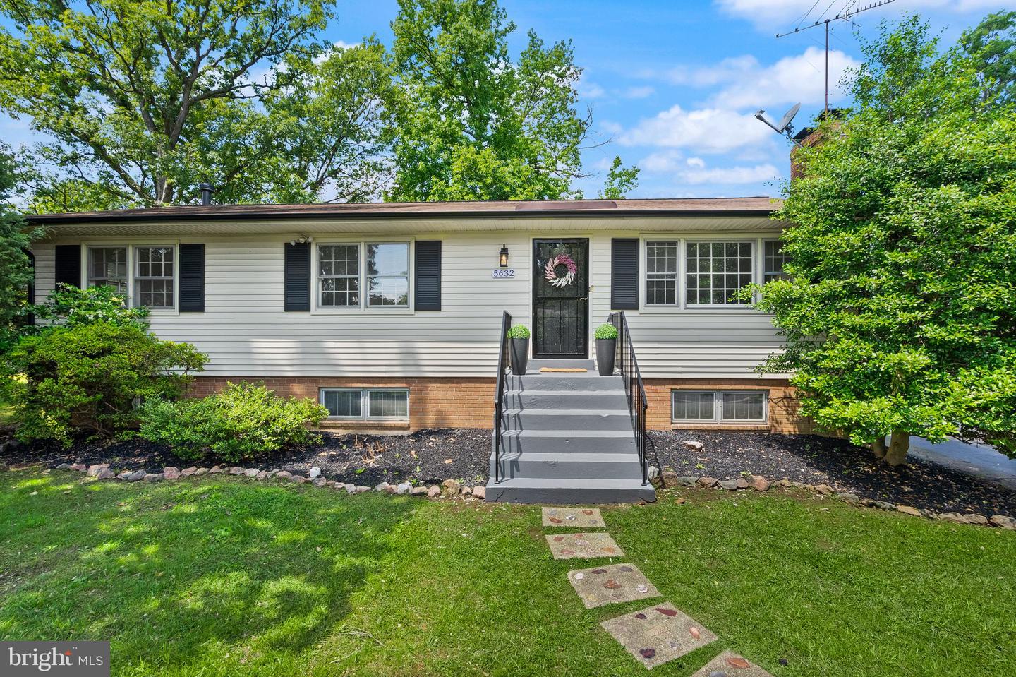 5632 MAXINE CT, ALEXANDRIA, Virginia 22310, 3 Bedrooms Bedrooms, ,2 BathroomsBathrooms,Residential,For sale,5632 MAXINE CT,VAFX2240402 MLS # VAFX2240402