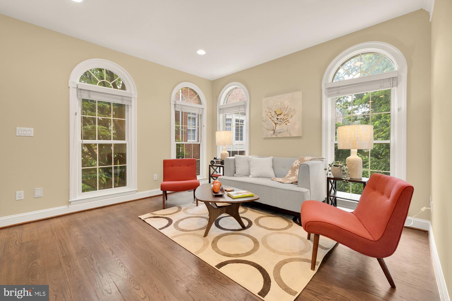 2221 N OAK CT, ARLINGTON, Virginia 22209, 3 Bedrooms Bedrooms, ,3 BathroomsBathrooms,Residential,For sale,2221 N OAK CT,VAAR2057588 MLS # VAAR2057588