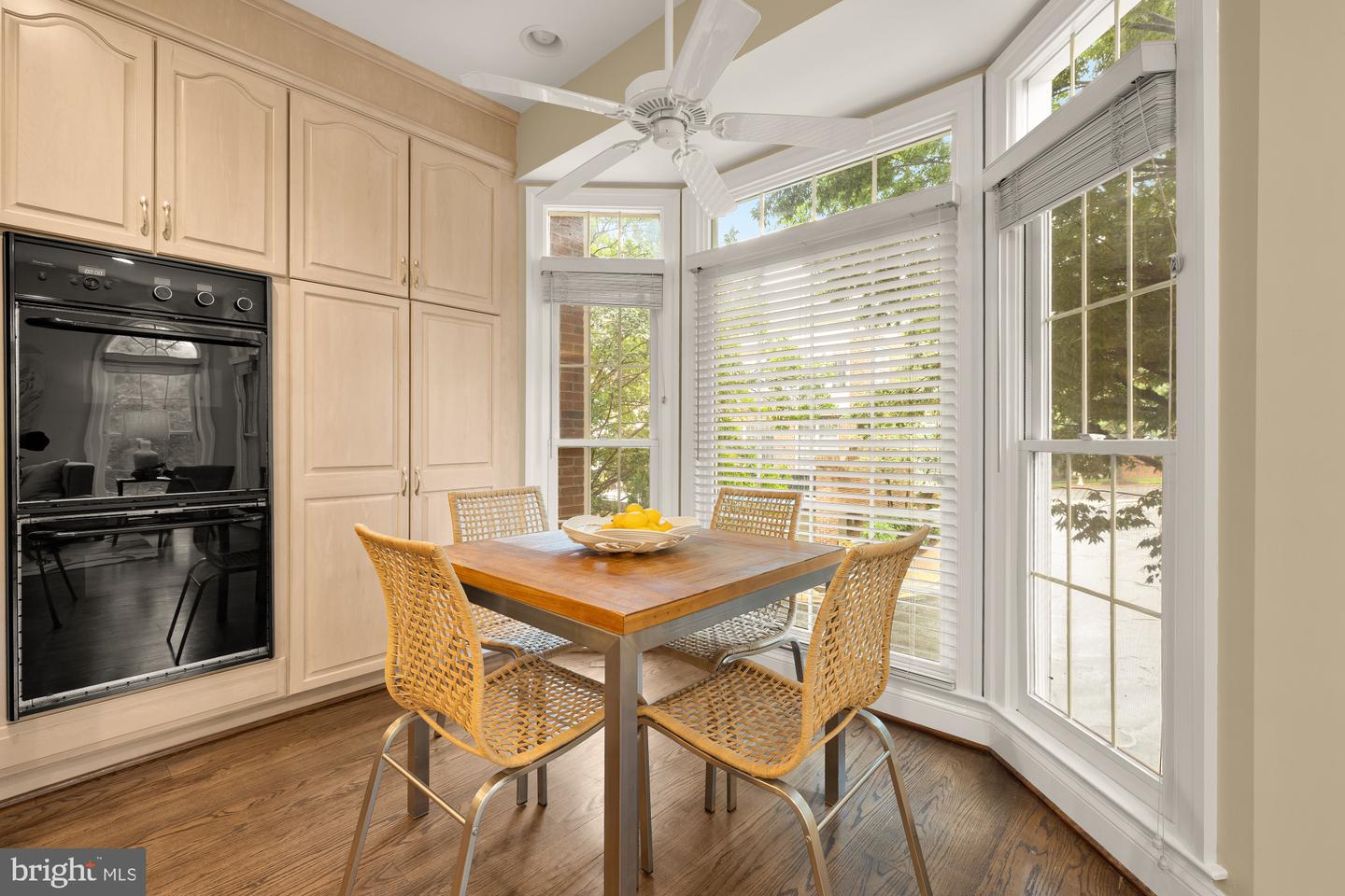 2221 N OAK CT, ARLINGTON, Virginia 22209, 3 Bedrooms Bedrooms, ,3 BathroomsBathrooms,Residential,For sale,2221 N OAK CT,VAAR2057588 MLS # VAAR2057588