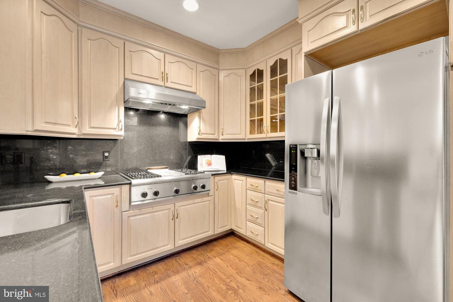 2221 N OAK CT, ARLINGTON, Virginia 22209, 3 Bedrooms Bedrooms, ,3 BathroomsBathrooms,Residential,For sale,2221 N OAK CT,VAAR2057588 MLS # VAAR2057588
