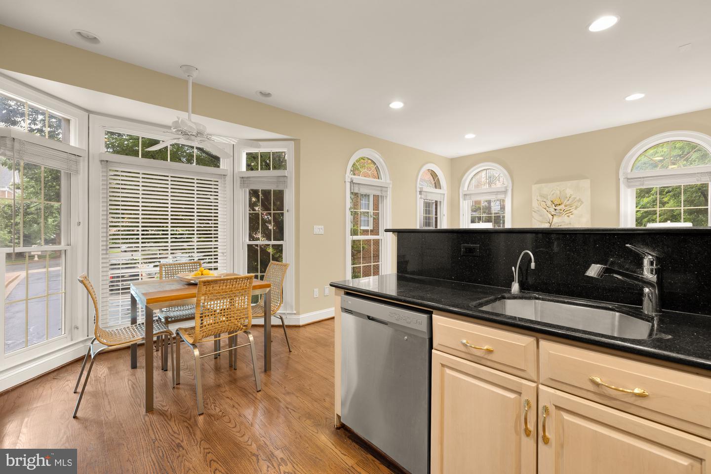 2221 N OAK CT, ARLINGTON, Virginia 22209, 3 Bedrooms Bedrooms, ,3 BathroomsBathrooms,Residential,For sale,2221 N OAK CT,VAAR2057588 MLS # VAAR2057588
