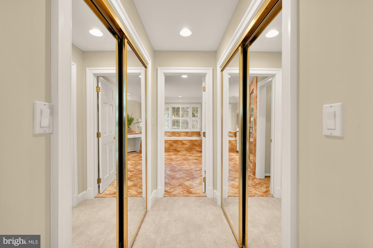2221 N OAK CT, ARLINGTON, Virginia 22209, 3 Bedrooms Bedrooms, ,3 BathroomsBathrooms,Residential,For sale,2221 N OAK CT,VAAR2057588 MLS # VAAR2057588