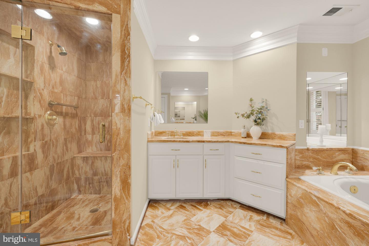2221 N OAK CT, ARLINGTON, Virginia 22209, 3 Bedrooms Bedrooms, ,3 BathroomsBathrooms,Residential,For sale,2221 N OAK CT,VAAR2057588 MLS # VAAR2057588
