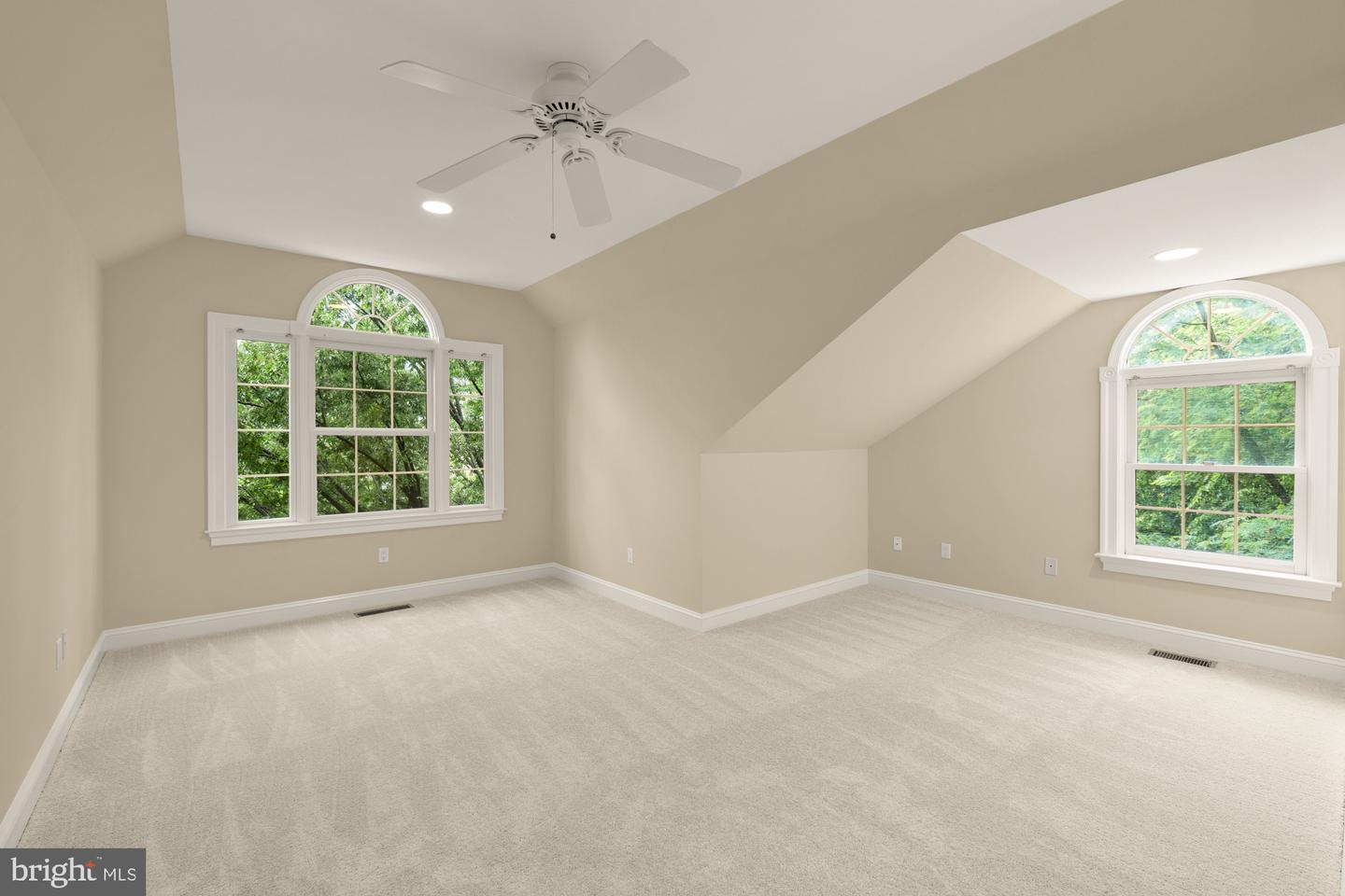 2221 N OAK CT, ARLINGTON, Virginia 22209, 3 Bedrooms Bedrooms, ,3 BathroomsBathrooms,Residential,For sale,2221 N OAK CT,VAAR2057588 MLS # VAAR2057588