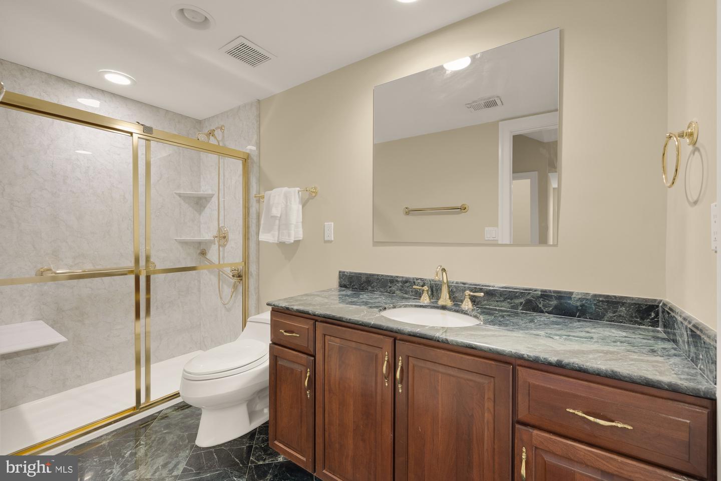 2221 N OAK CT, ARLINGTON, Virginia 22209, 3 Bedrooms Bedrooms, ,3 BathroomsBathrooms,Residential,For sale,2221 N OAK CT,VAAR2057588 MLS # VAAR2057588
