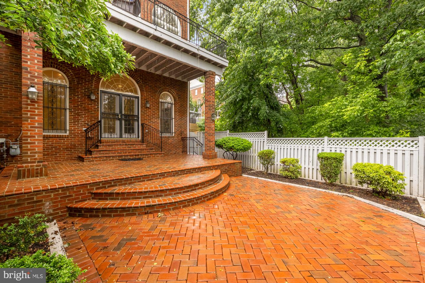 2221 N OAK CT, ARLINGTON, Virginia 22209, 3 Bedrooms Bedrooms, ,3 BathroomsBathrooms,Residential,For sale,2221 N OAK CT,VAAR2057588 MLS # VAAR2057588
