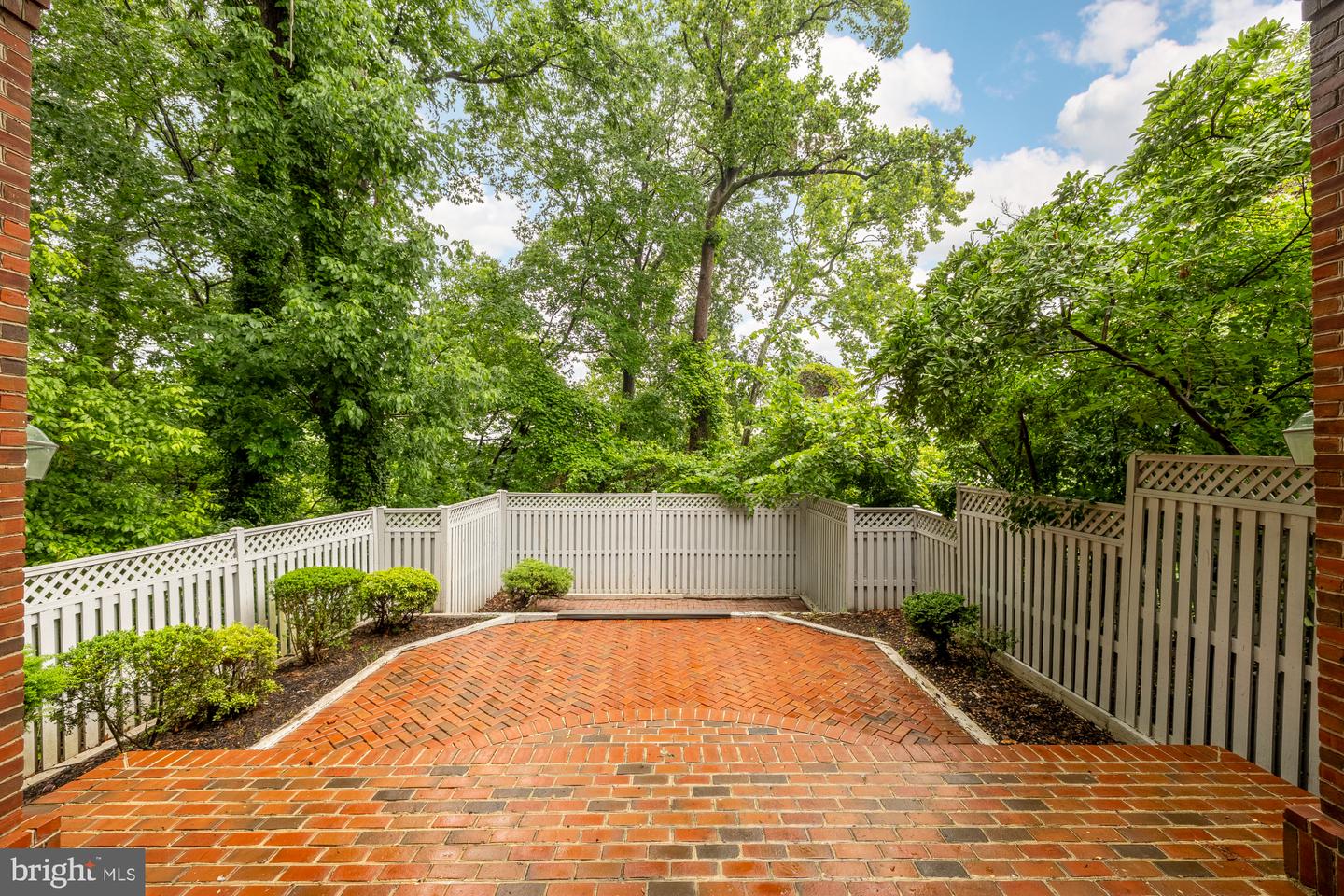 2221 N OAK CT, ARLINGTON, Virginia 22209, 3 Bedrooms Bedrooms, ,3 BathroomsBathrooms,Residential,For sale,2221 N OAK CT,VAAR2057588 MLS # VAAR2057588