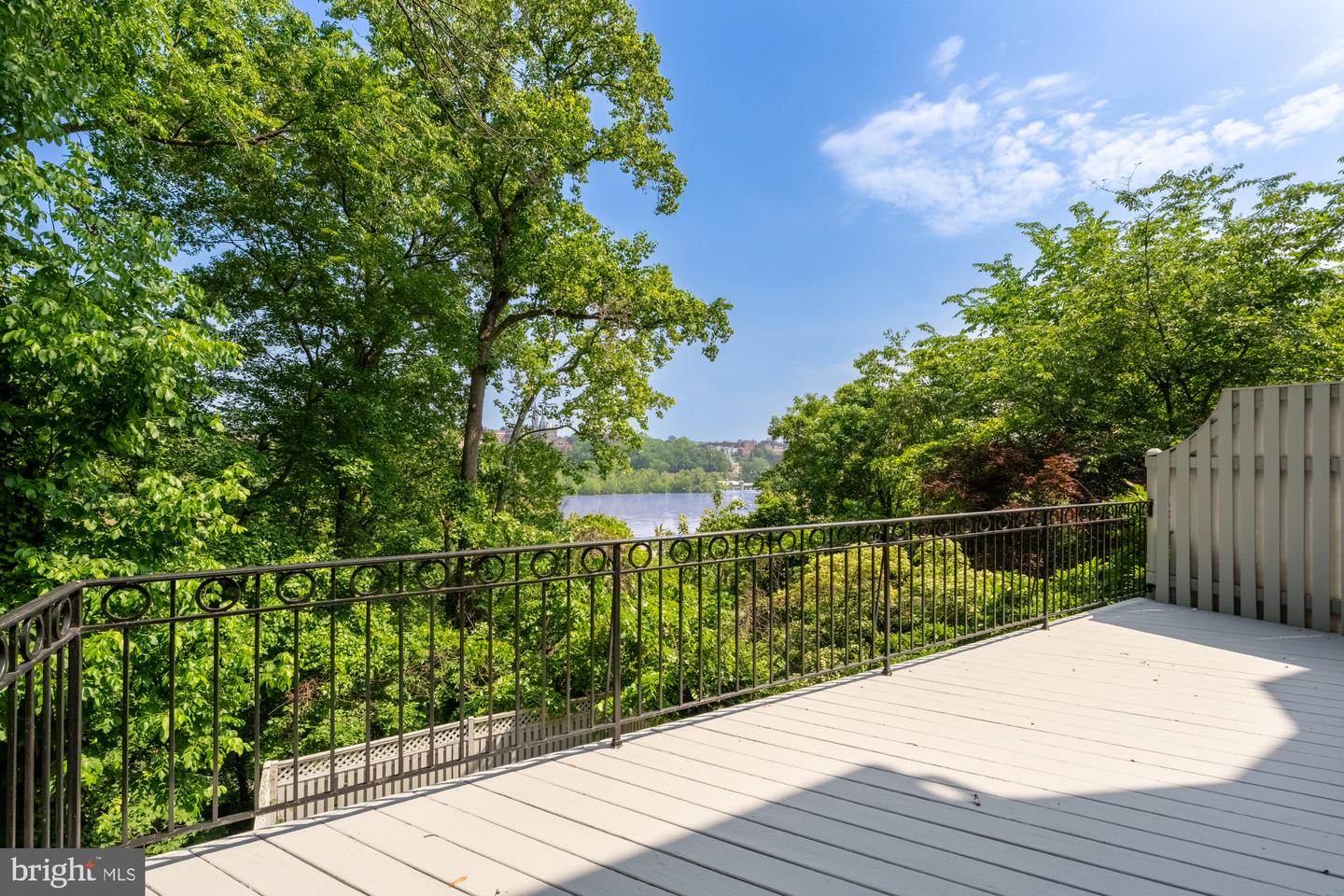 2221 N OAK CT, ARLINGTON, Virginia 22209, 3 Bedrooms Bedrooms, ,3 BathroomsBathrooms,Residential,For sale,2221 N OAK CT,VAAR2057588 MLS # VAAR2057588