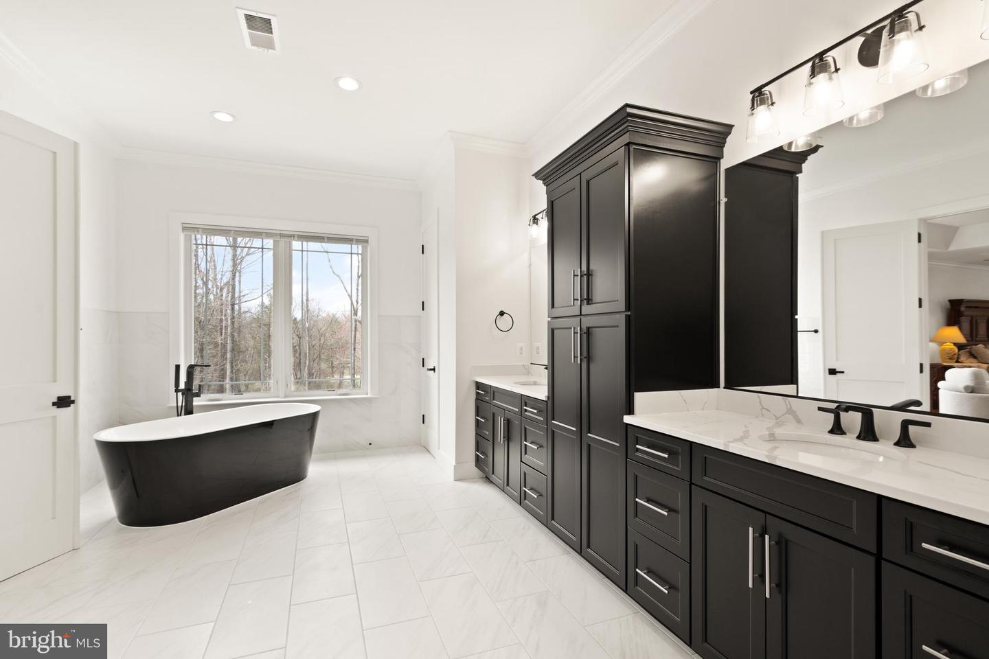 11721 PLANTATION DR, GREAT FALLS, Virginia 22066, 6 Bedrooms Bedrooms, ,8 BathroomsBathrooms,Residential,For sale,11721 PLANTATION DR,VAFX2241544 MLS # VAFX2241544