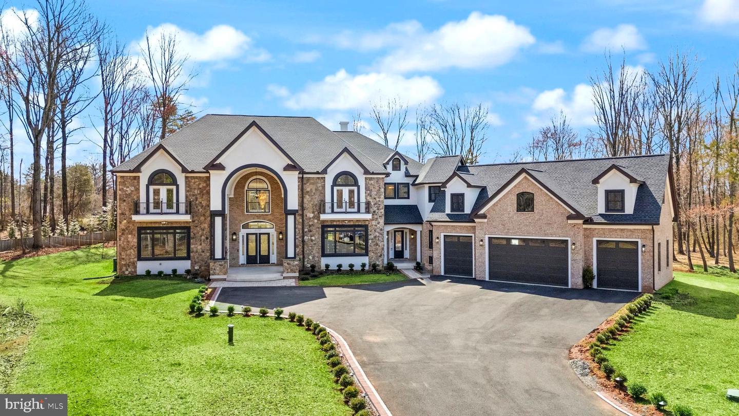 11721 PLANTATION DR, GREAT FALLS, Virginia 22066, 6 Bedrooms Bedrooms, ,8 BathroomsBathrooms,Residential,For sale,11721 PLANTATION DR,VAFX2241544 MLS # VAFX2241544