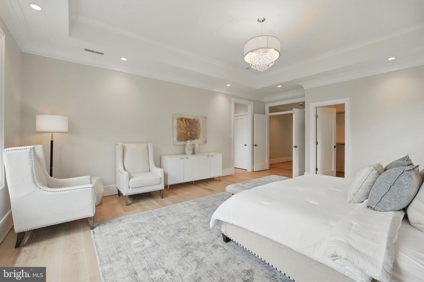 4610 17TH ST N, ARLINGTON, Virginia 22207, 5 Bedrooms Bedrooms, ,5 BathroomsBathrooms,Residential,For sale,4610 17TH ST N,VAAR2057578 MLS # VAAR2057578