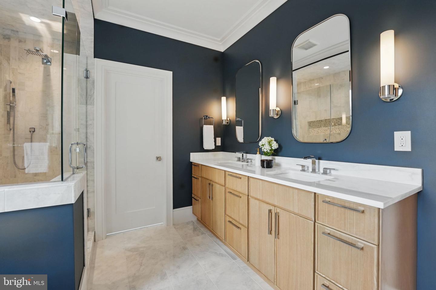 4610 17TH ST N, ARLINGTON, Virginia 22207, 5 Bedrooms Bedrooms, ,5 BathroomsBathrooms,Residential,For sale,4610 17TH ST N,VAAR2057578 MLS # VAAR2057578