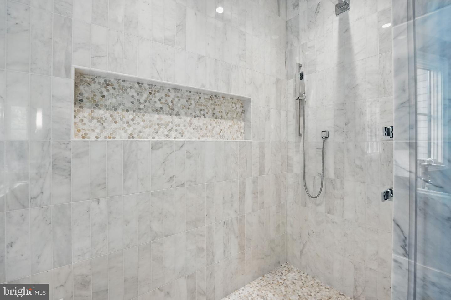 4610 17TH ST N, ARLINGTON, Virginia 22207, 5 Bedrooms Bedrooms, ,5 BathroomsBathrooms,Residential,For sale,4610 17TH ST N,VAAR2057578 MLS # VAAR2057578