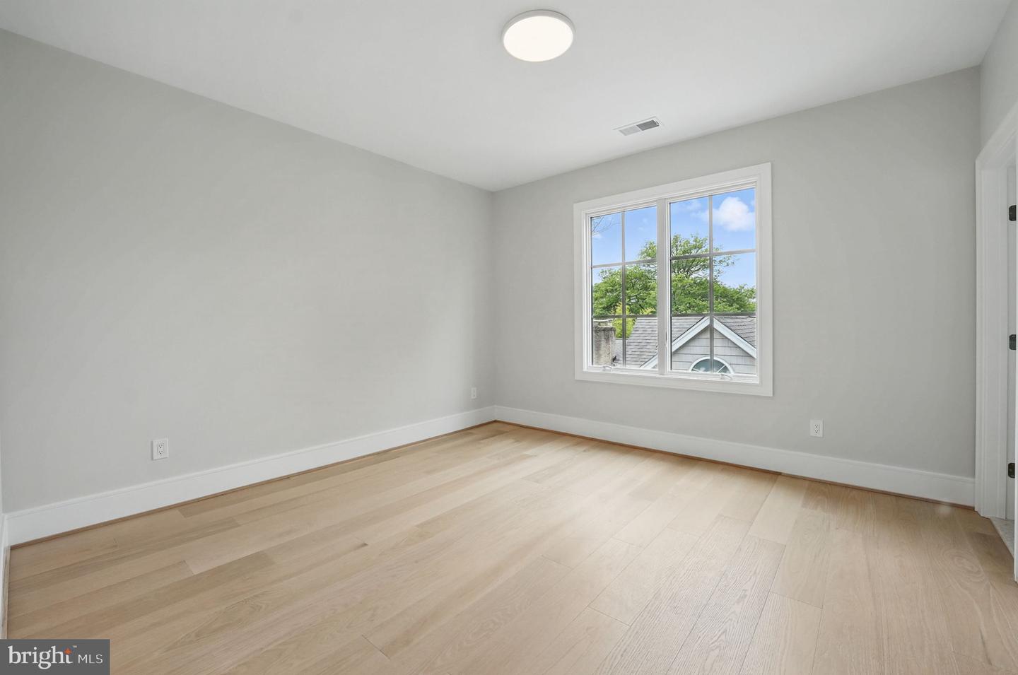 4610 17TH ST N, ARLINGTON, Virginia 22207, 5 Bedrooms Bedrooms, ,5 BathroomsBathrooms,Residential,For sale,4610 17TH ST N,VAAR2057578 MLS # VAAR2057578