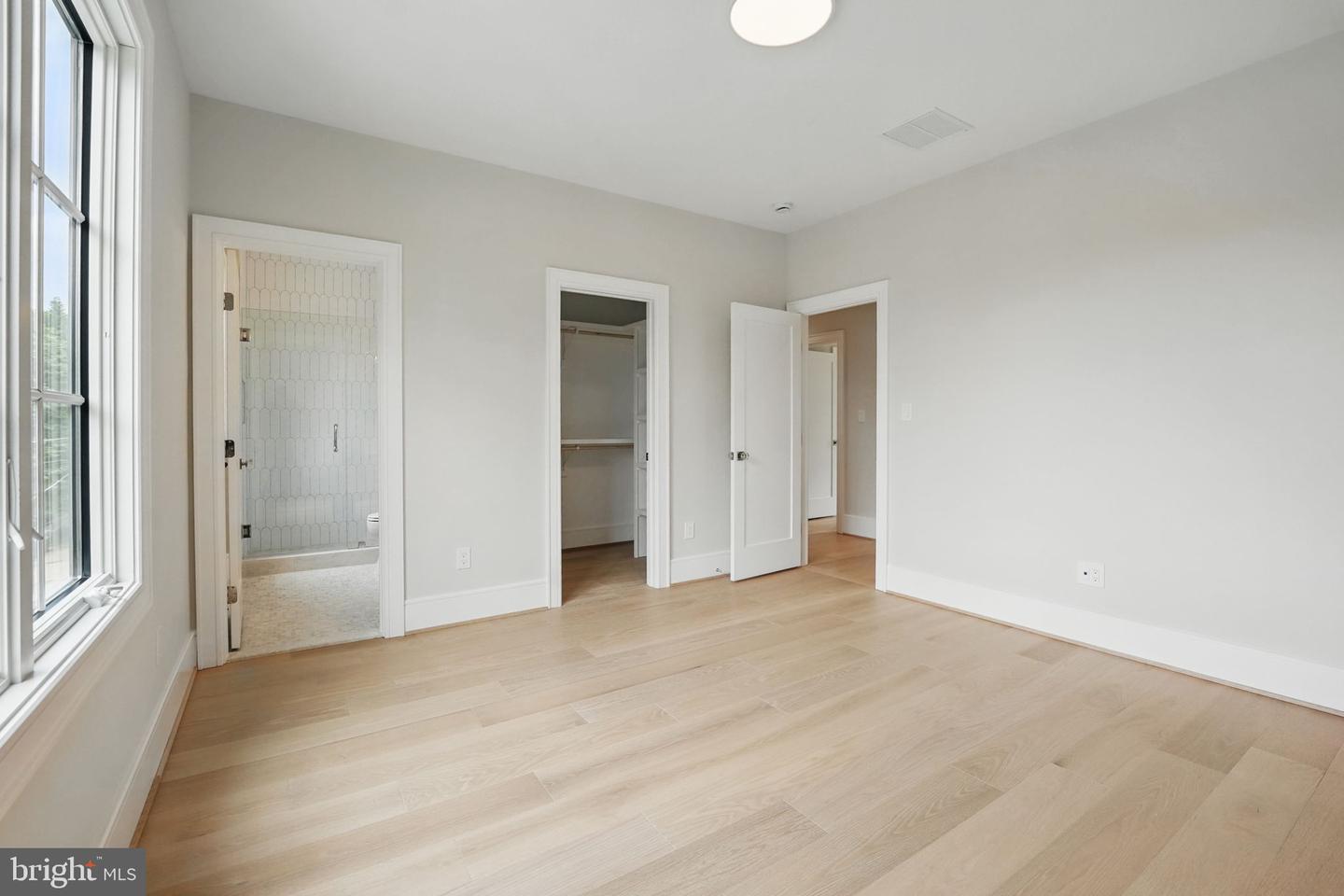 4610 17TH ST N, ARLINGTON, Virginia 22207, 5 Bedrooms Bedrooms, ,5 BathroomsBathrooms,Residential,For sale,4610 17TH ST N,VAAR2057578 MLS # VAAR2057578