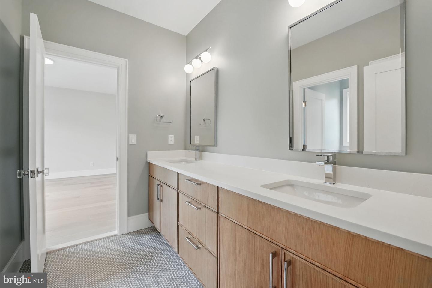 4610 17TH ST N, ARLINGTON, Virginia 22207, 5 Bedrooms Bedrooms, ,5 BathroomsBathrooms,Residential,For sale,4610 17TH ST N,VAAR2057578 MLS # VAAR2057578