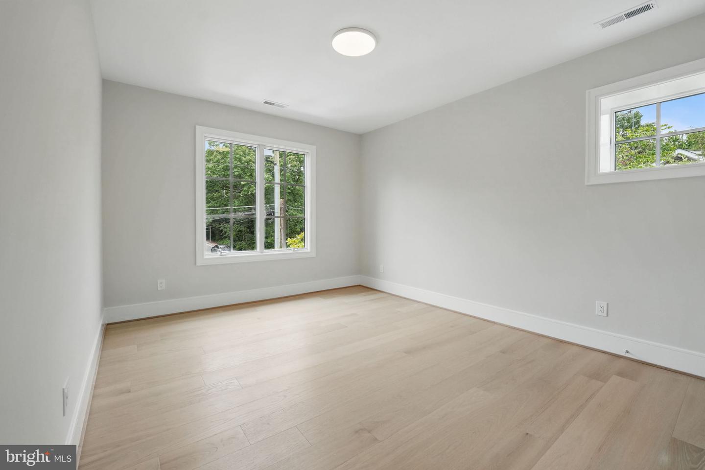 4610 17TH ST N, ARLINGTON, Virginia 22207, 5 Bedrooms Bedrooms, ,5 BathroomsBathrooms,Residential,For sale,4610 17TH ST N,VAAR2057578 MLS # VAAR2057578
