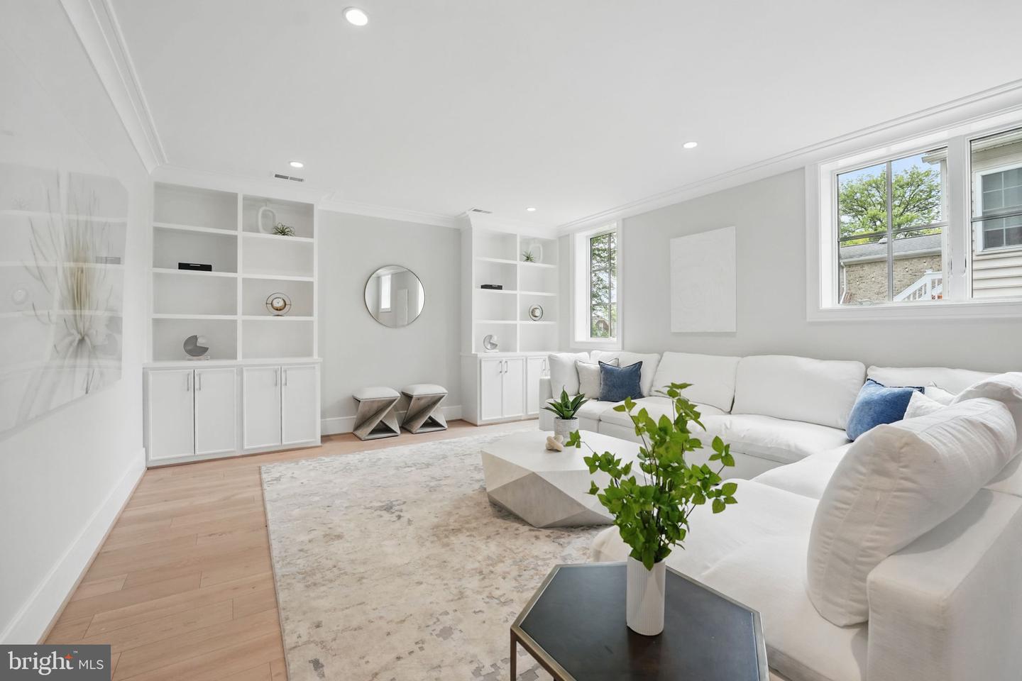 4610 17TH ST N, ARLINGTON, Virginia 22207, 5 Bedrooms Bedrooms, ,5 BathroomsBathrooms,Residential,For sale,4610 17TH ST N,VAAR2057578 MLS # VAAR2057578