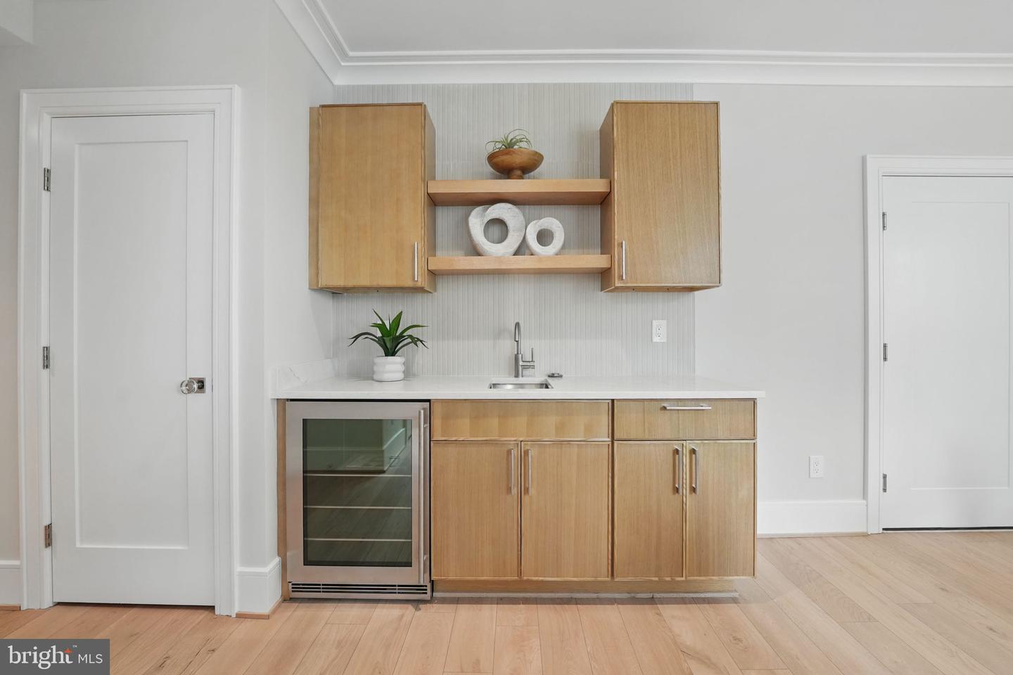 4610 17TH ST N, ARLINGTON, Virginia 22207, 5 Bedrooms Bedrooms, ,5 BathroomsBathrooms,Residential,For sale,4610 17TH ST N,VAAR2057578 MLS # VAAR2057578