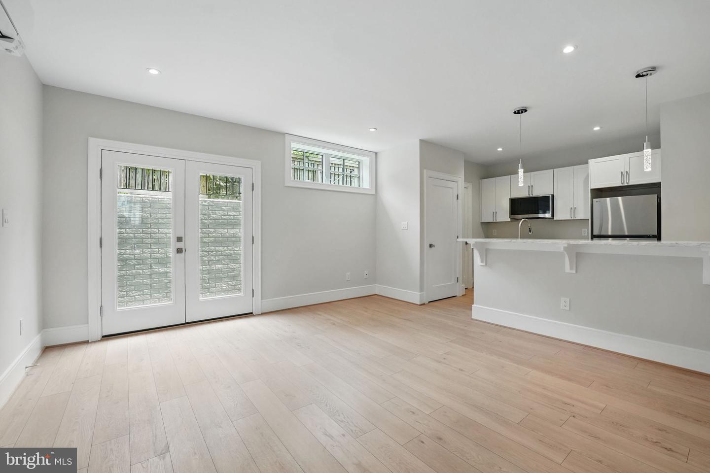 4610 17TH ST N, ARLINGTON, Virginia 22207, 5 Bedrooms Bedrooms, ,5 BathroomsBathrooms,Residential,For sale,4610 17TH ST N,VAAR2057578 MLS # VAAR2057578