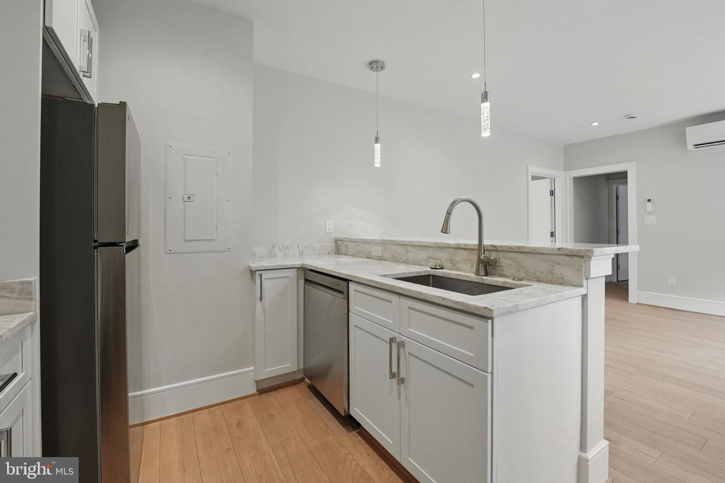 4610 17TH ST N, ARLINGTON, Virginia 22207, 5 Bedrooms Bedrooms, ,5 BathroomsBathrooms,Residential,For sale,4610 17TH ST N,VAAR2057578 MLS # VAAR2057578
