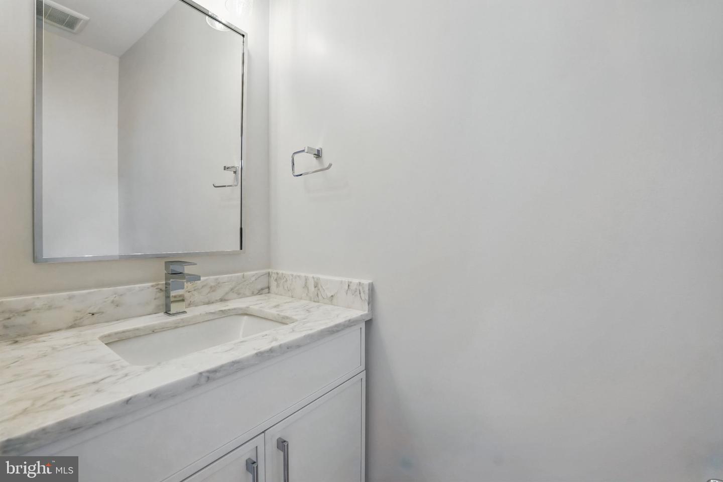4610 17TH ST N, ARLINGTON, Virginia 22207, 5 Bedrooms Bedrooms, ,5 BathroomsBathrooms,Residential,For sale,4610 17TH ST N,VAAR2057578 MLS # VAAR2057578