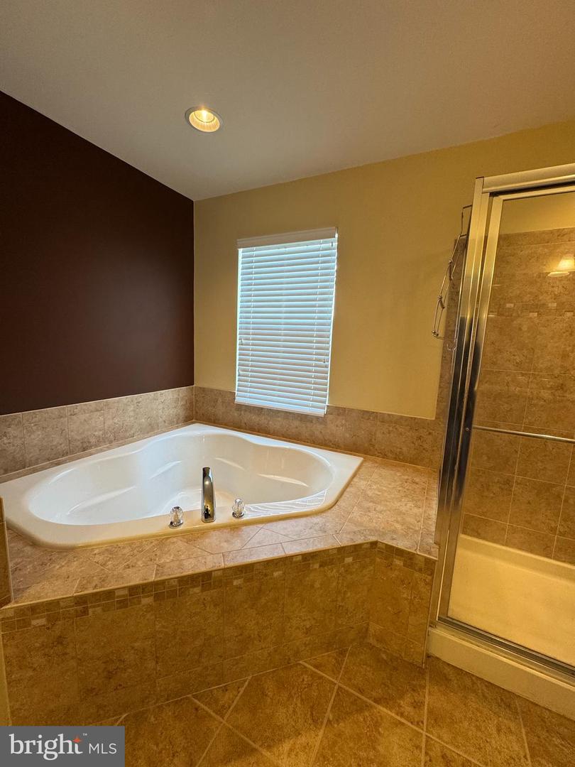 1719 IDLEWILD BLVD, FREDERICKSBURG, Virginia 22401, 3 Bedrooms Bedrooms, 10 Rooms Rooms,3 BathroomsBathrooms,Residential,For sale,1719 IDLEWILD BLVD,VAFB2008254 MLS # VAFB2008254