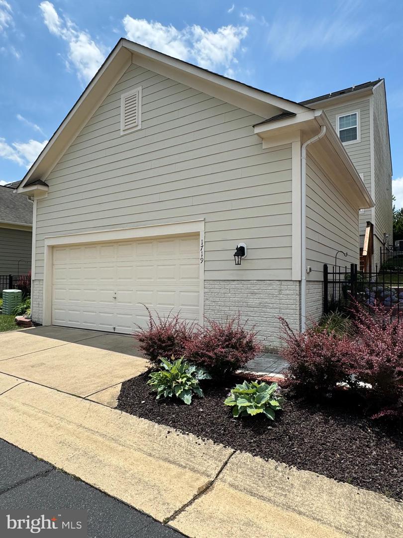 1719 IDLEWILD BLVD, FREDERICKSBURG, Virginia 22401, 3 Bedrooms Bedrooms, 10 Rooms Rooms,3 BathroomsBathrooms,Residential,For sale,1719 IDLEWILD BLVD,VAFB2008254 MLS # VAFB2008254